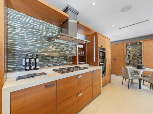 Dining room, Interior, Kitchen, Recessed Lighting, Stainless Steel Appliances
