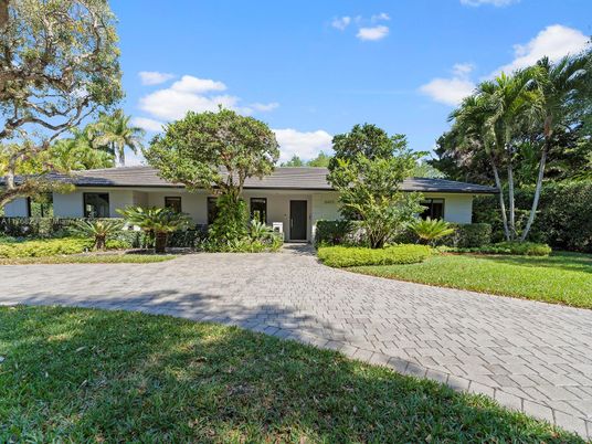 Backyard, Exterior, Facade, Ranch