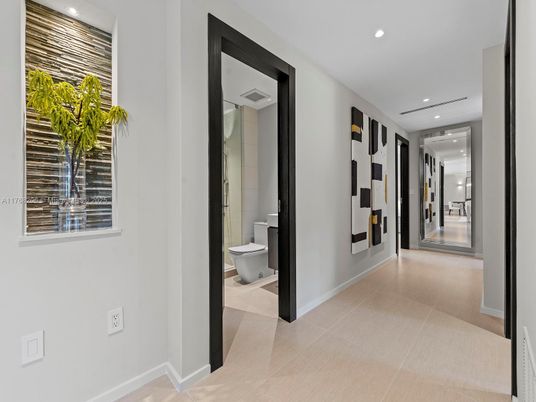 Bathroom, Interior, Recessed Lighting