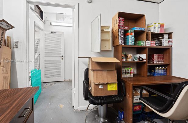Home Office, Interior