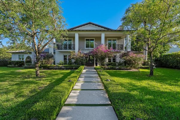 Backyard, Exterior, Facade, Split Level