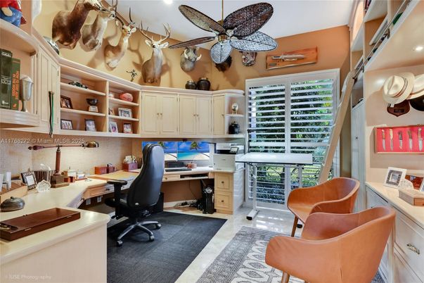 Home Office, Interior
