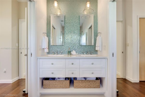 Bathroom, Dual Sink Vanities, Interior, Wood Texture Flooring
