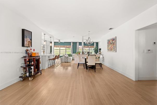 Chandelier, Dining room, Interior, Living room, Pendant Lights, Wood Texture Flooring