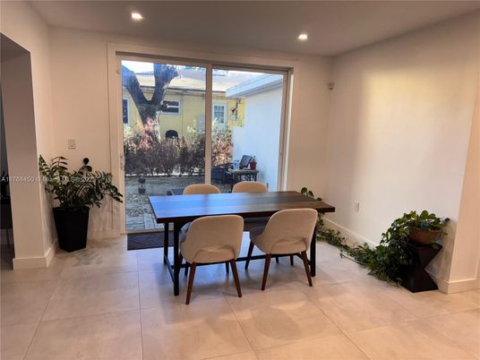 Dining room, Interior, Recessed Lighting