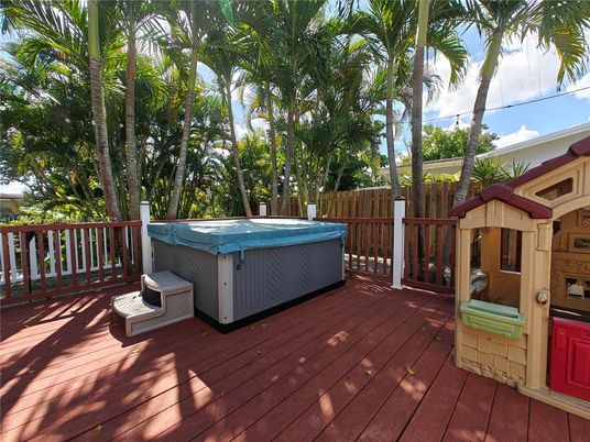 Exterior, Hot Tub