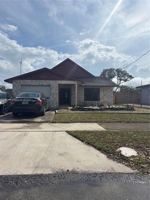 Exterior, Facade, Brick Facade, Ranch