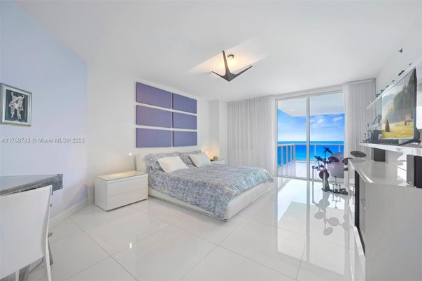 Bedroom, Interior, Water