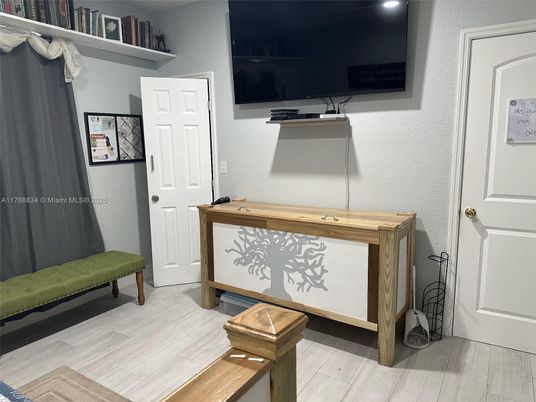 Interior, Recessed Lighting, Wood Texture Flooring
