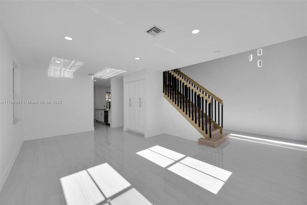 Empty room, Interior, Recessed Lighting