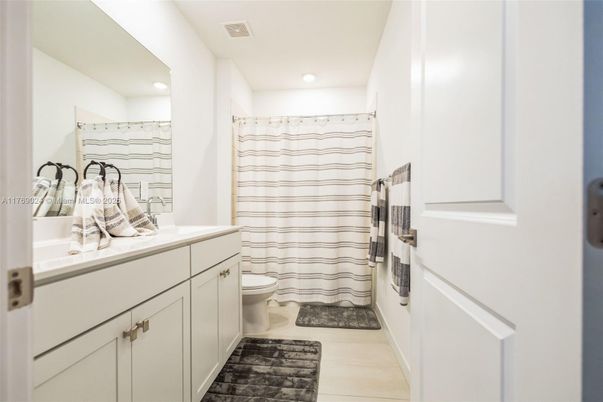 Bathroom, Interior, Recessed Lighting