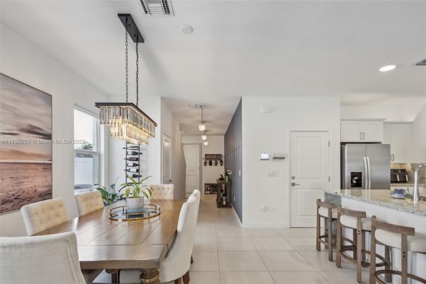 Chandelier, Dining room, Interior, Kitchen, Recessed Lighting, Stainless Steel Appliances