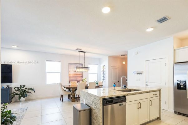 Chandelier, Dining room, Interior, Kitchen, Pendant Lights, Recessed Lighting, Stainless Steel Appliances