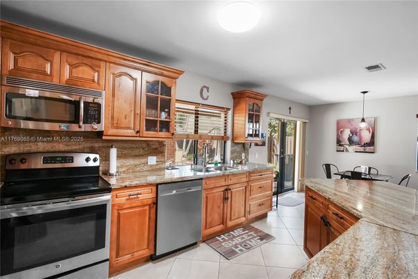 Dining room, Interior, Kitchen, Pendant Lights, Stainless Steel Appliances