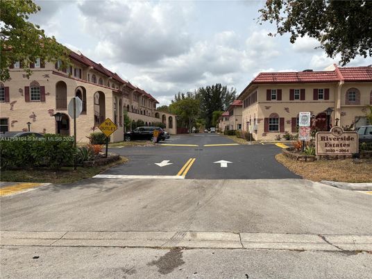 Exterior, Facade, Mediterranean