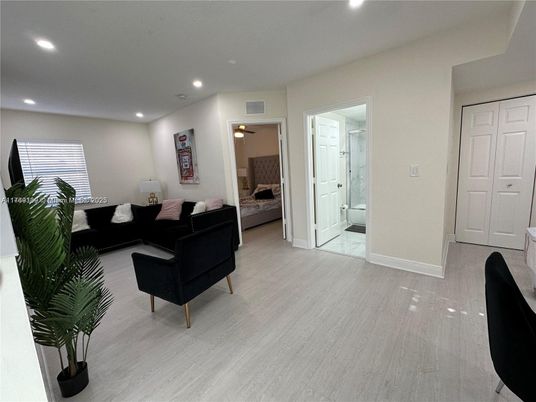 Bathroom, Interior, Living room, Recessed Lighting