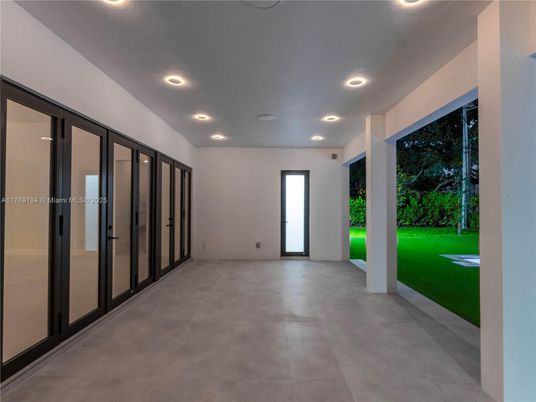 Empty room, Interior, Recessed Lighting