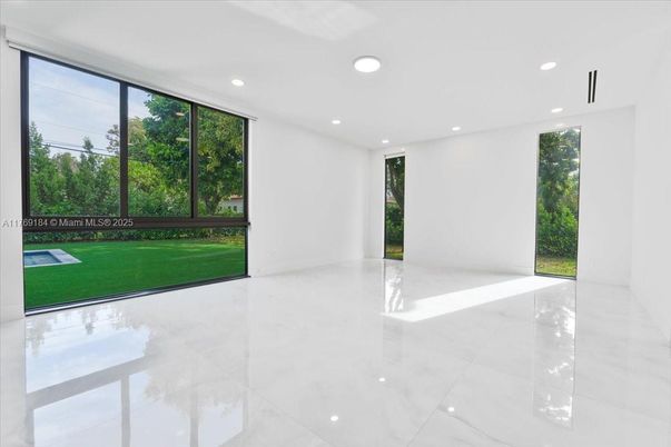 Empty room, Interior, Recessed Lighting