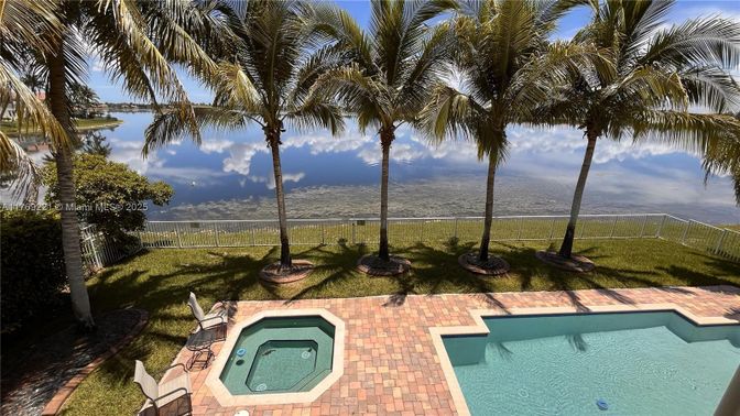 Exterior, Pool, Water