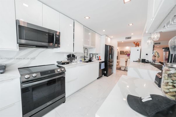 Chandelier, Interior, Kitchen, Marble, Recessed Lighting, Stainless Steel Appliances