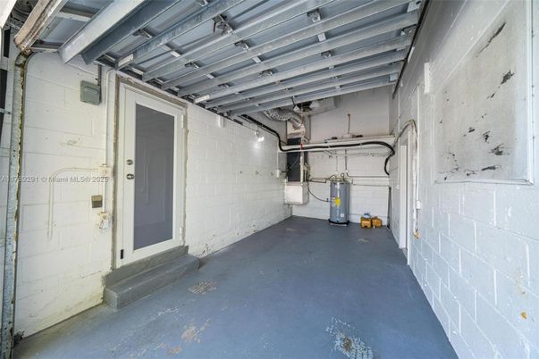 Garage, Interior