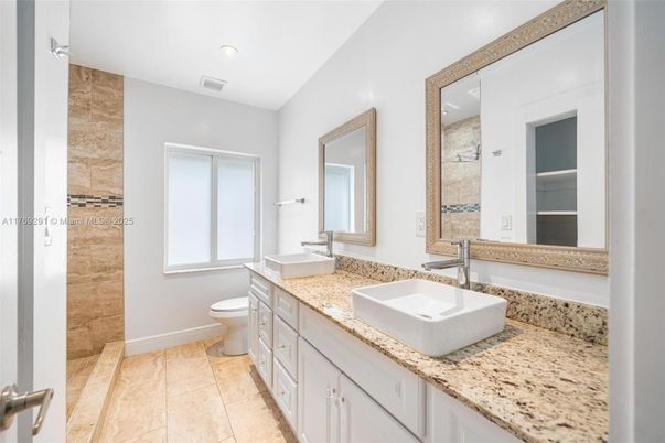 Bathroom, Dual Sink Vanities, Interior, Recessed Lighting