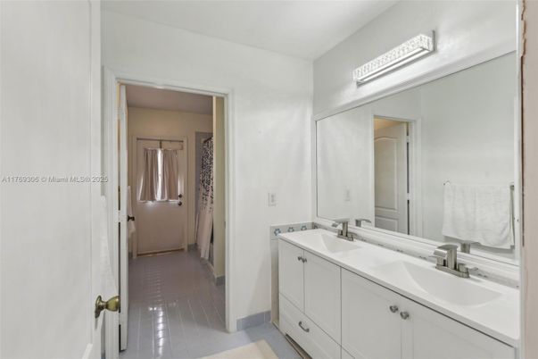 Bathroom, Dual Sink Vanities, Interior