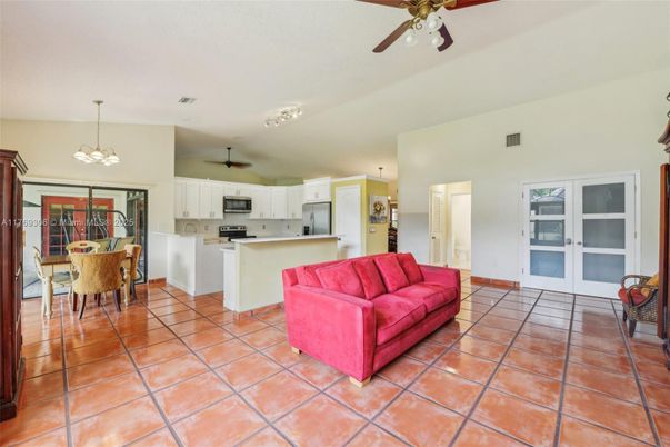 Chandelier, Dining room, Interior, Kitchen, Living room, Pendant Lights, Stainless Steel Appliances