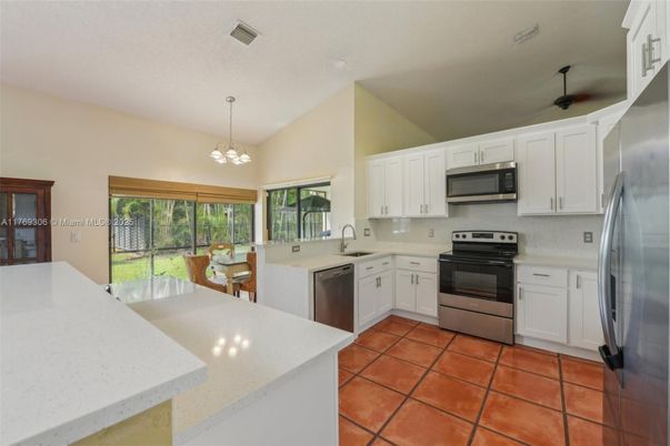 Dining room, Interior, Kitchen, Pendant Lights, Stainless Steel Appliances
