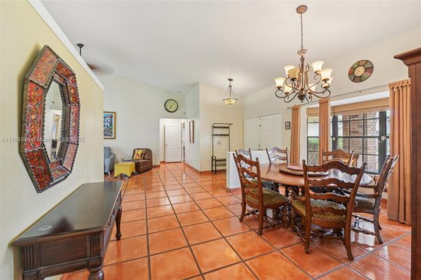 Chandelier, Dining room, Interior, Pendant Lights