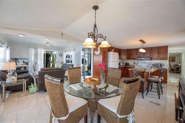 Dining room, Interior, Kitchen, Living room, Pendant Lights, Recessed Lighting, Stainless Steel Appliances