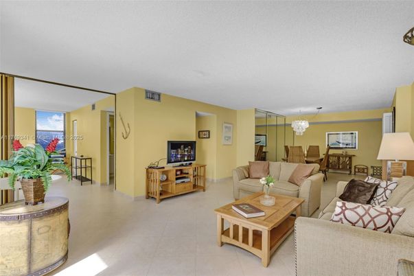 Chandelier, Dining room, Interior, Living room