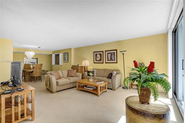 Chandelier, Dining room, Interior, Living room