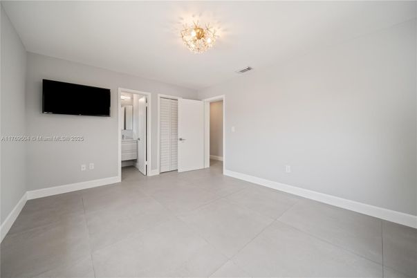 Chandelier, Empty room, Interior