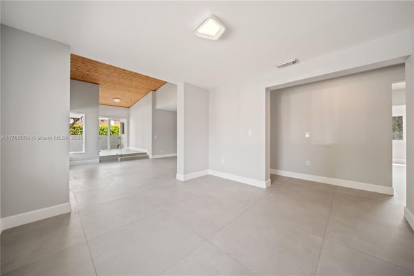 Empty room, Interior, Recessed Lighting