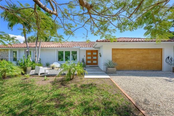 Attached, Exterior, Facade, Spanish Mediterranean