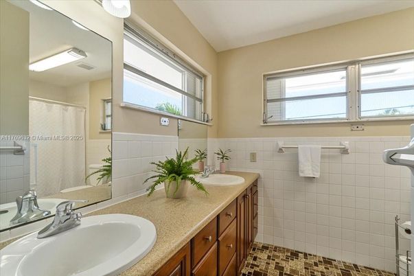 Bathroom, Dual Sink Vanities, Interior