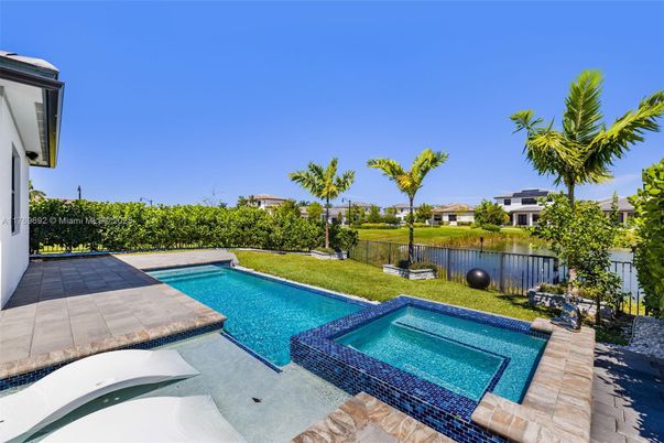 Exterior, Pool, Water