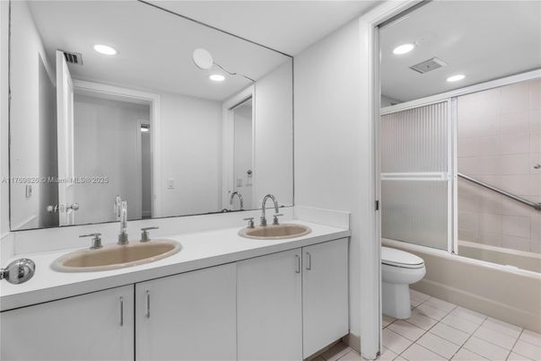 Bathroom, Dual Sink Vanities, Interior, Recessed Lighting