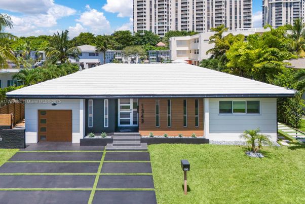 Attached, Exterior, Facade, Ranch