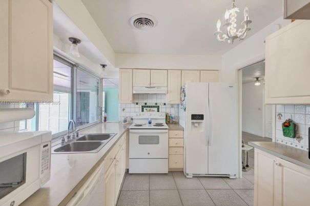 Chandelier, Interior, Kitchen