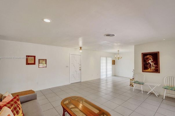 Chandelier, Empty room, Interior, Recessed Lighting