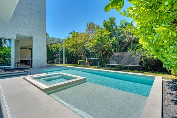Exterior, Playground, Pool