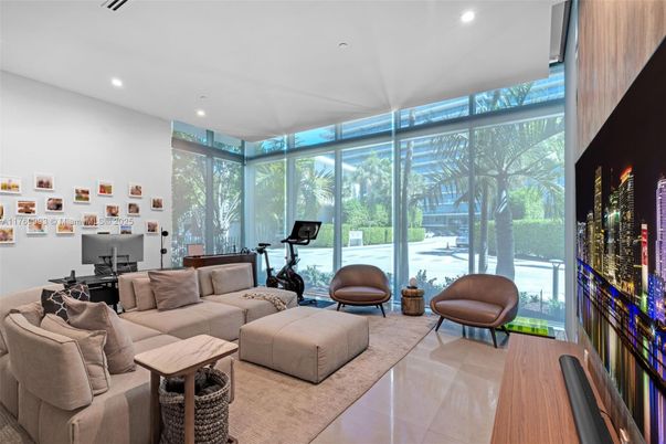 Fitness Equipment, Interior, Living room, Recessed Lighting