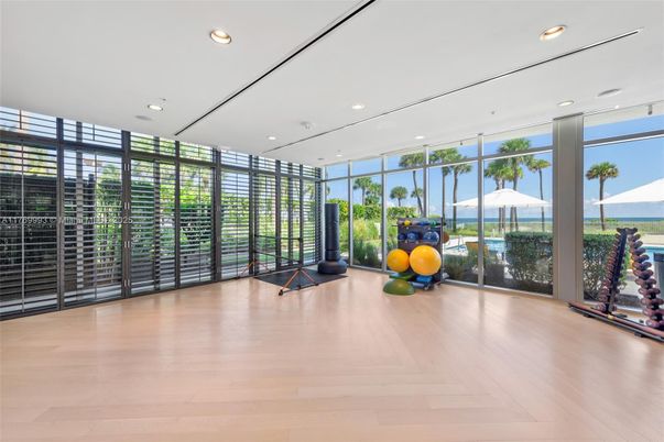 Fitness Equipment, Interior, Recessed Lighting, Wood Texture Flooring