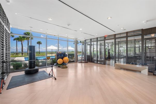 Fitness Equipment, Interior, Recessed Lighting, Wood Texture Flooring