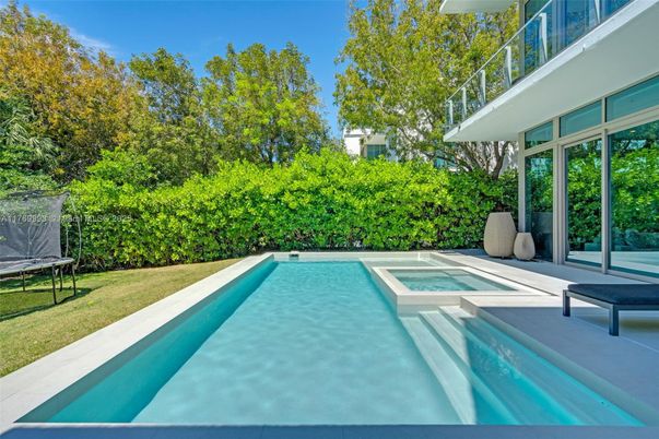 Exterior, Playground, Pool
