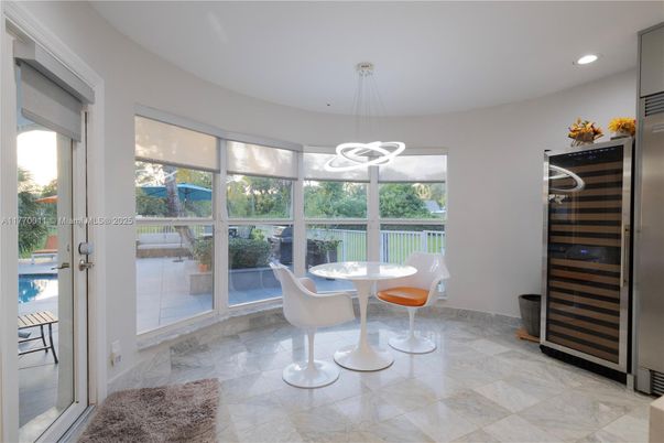 Dining room, Interior, Pendant Lights, Recessed Lighting