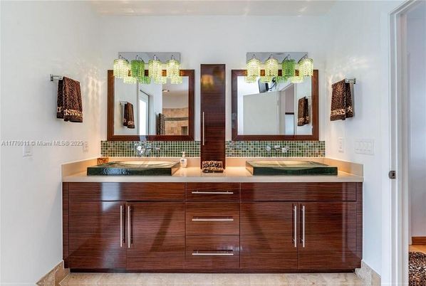 Bathroom, Dual Sink Vanities, Interior