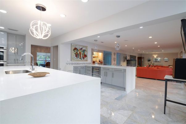 Interior, Kitchen, Living room, Pendant Lights, Recessed Lighting, Stainless Steel Appliances